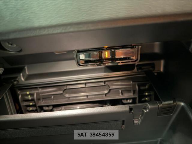 Volvo XC40 2025-04 8338404-21