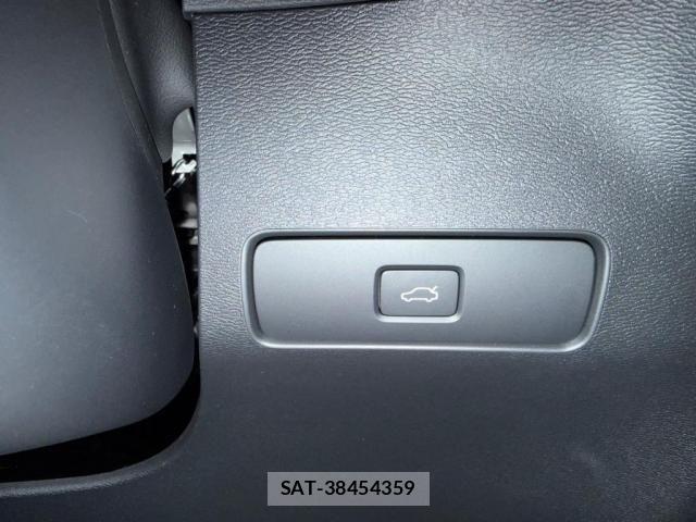 Volvo XC40 2025-04 8338404-22