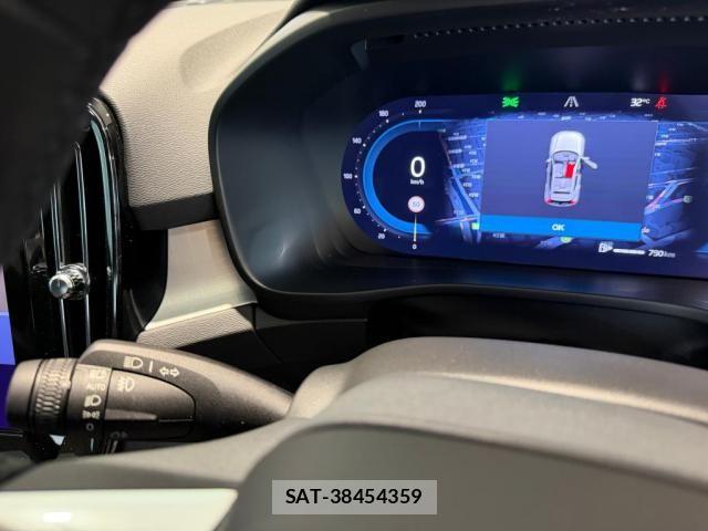 Volvo XC40 2025-04 8338404-25