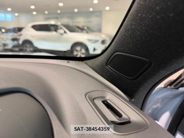 Volvo XC40 2025-04 8338404-28