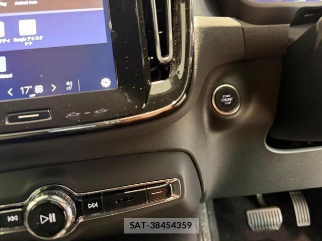 Volvo XC40 2025-04 8338404-29