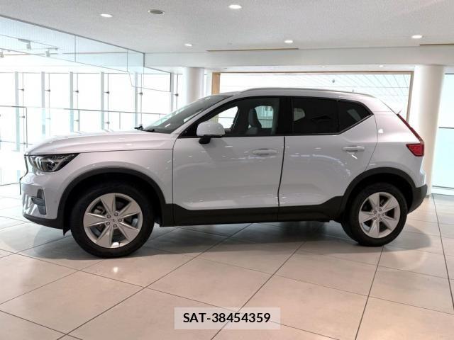 Volvo XC40 2025-04 8338404-3