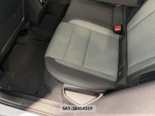Volvo XC40 2025-04 8338404-8