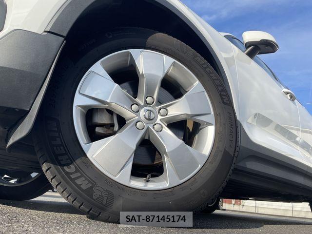 Volvo XC40 2022-03 8369638-9