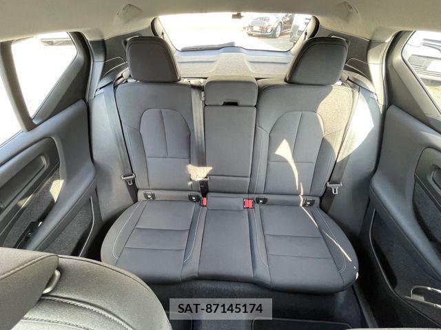 Volvo XC40 2022-03 8369638-14