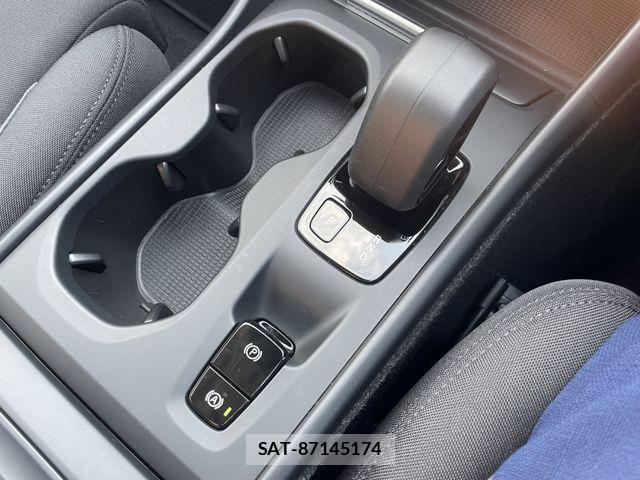 Volvo XC40 2022-03 8369638-21