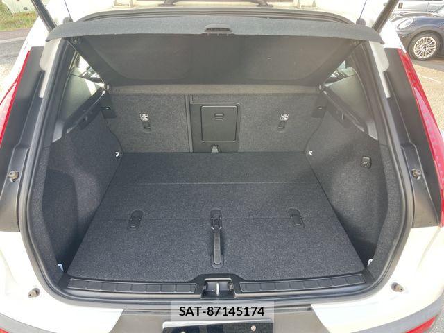 Volvo XC40 2022-03 8369638-6