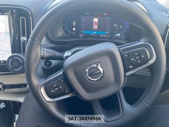 Volvo XC40 2022-10 8369636-11