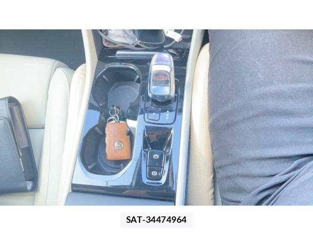 Volvo XC40 2022-10 8369636-16