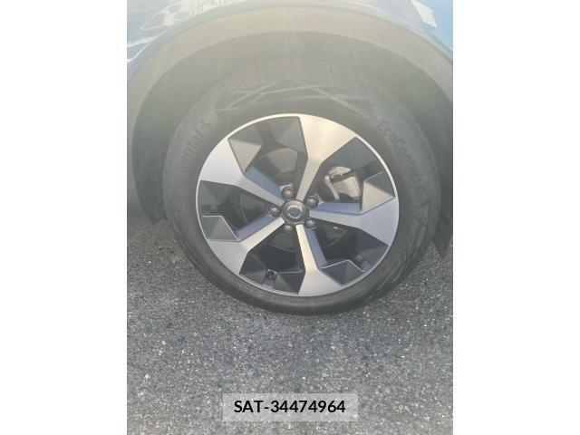 Volvo XC40 2022-10 8369636-5