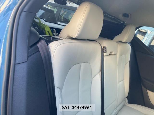 Volvo XC40 2022-10 8369636-7