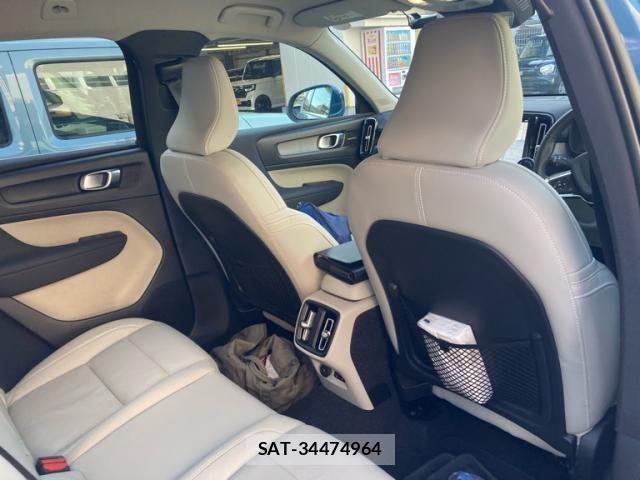 Volvo XC40 2022-10 8369636-8