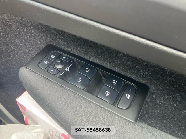 Volvo XC40 2021-08 8372345-10