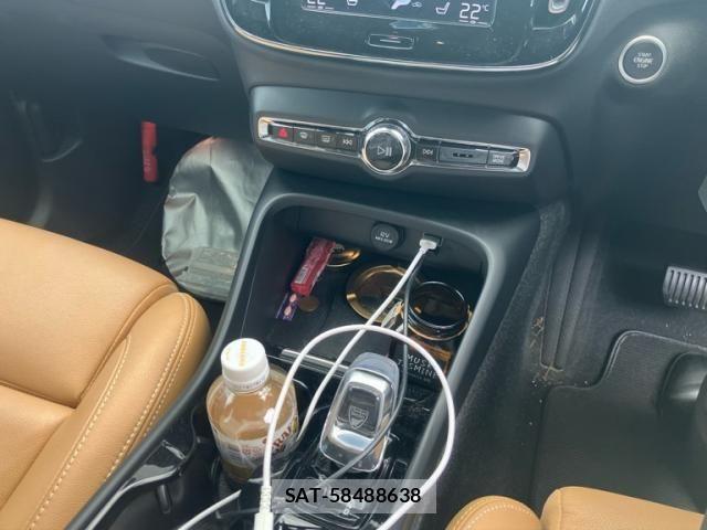 Volvo XC40 2021-08 8372345-18