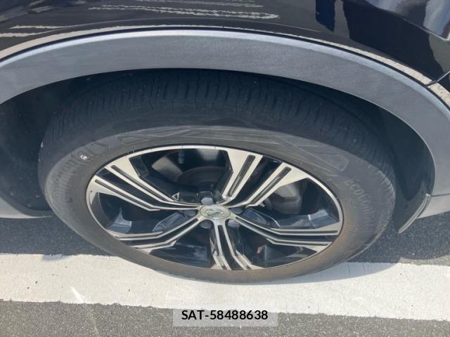 Volvo XC40 2021-08 8372345-2