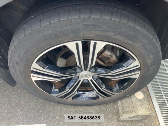 Volvo XC40 2021-08 8372345-6