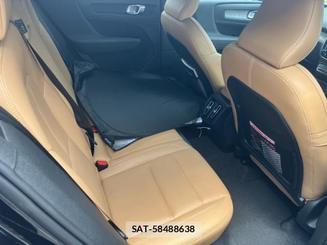 Volvo XC40 2021-08 8372345-8