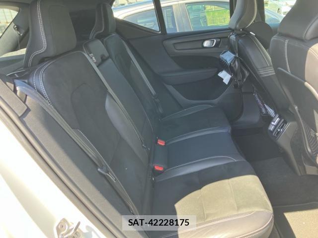 Volvo XC40 2020-07 8372347-13