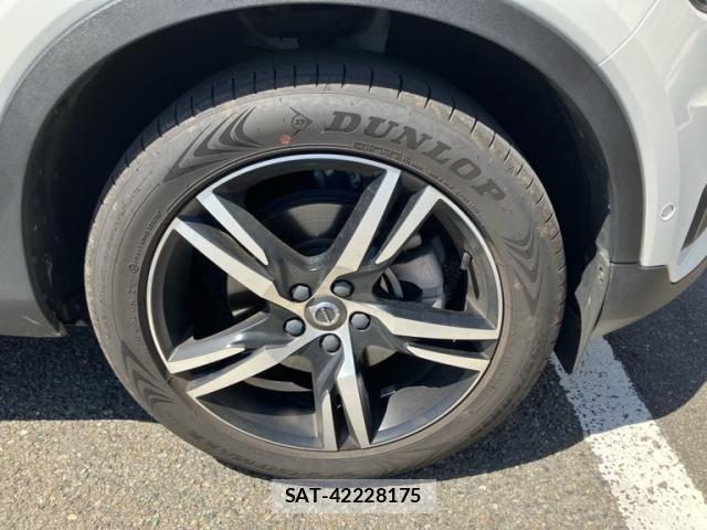 Volvo XC40 2020-07 8372347-6