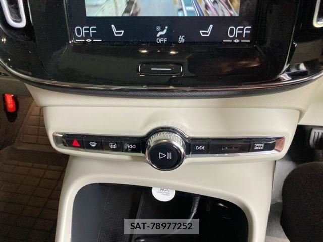 Volvo XC40 2021-02 8415732-11