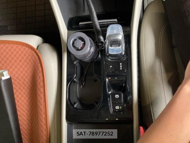 Volvo XC40 2021-02 8415732-12