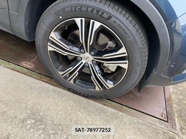 Volvo XC40 2021-02 8415732-4