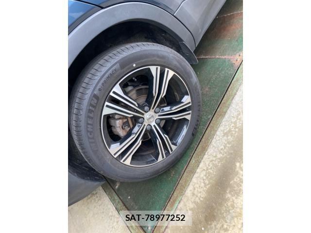 Volvo XC40 2021-02 8415732-5