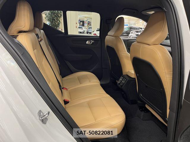 Volvo XC40 2021-04 8415733-4