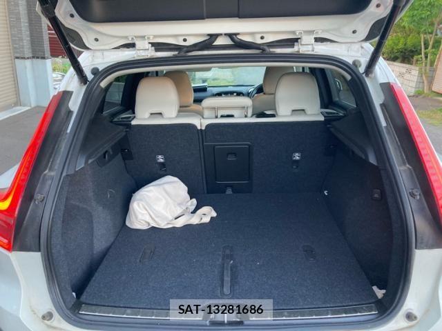 Volvo XC40 2021-12 8458729-17