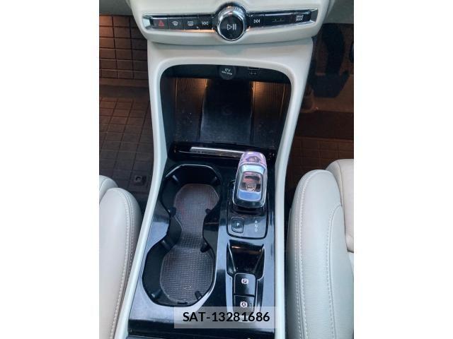 Volvo XC40 2021-12 8458729-25