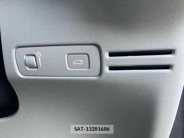 Volvo XC40 2021-12 8458729-26
