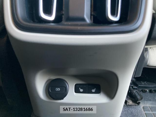 Volvo XC40 2021-12 8458729-28