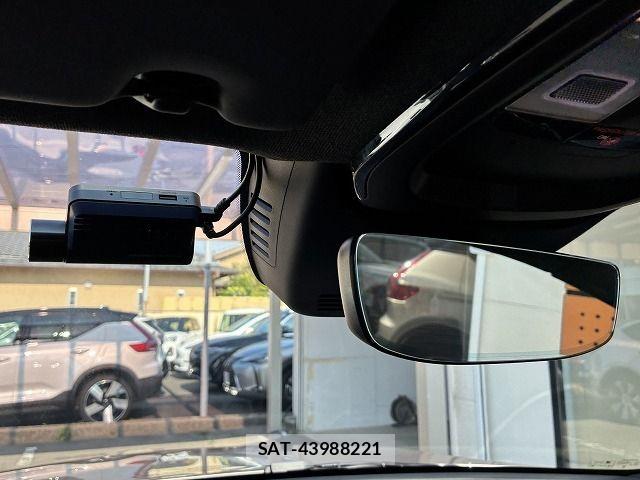 Volvo XC40 2022-12 8528087-18