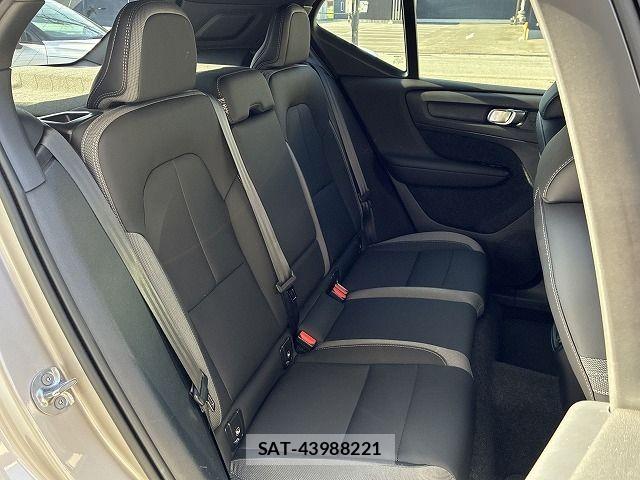 Volvo XC40 2022-12 8528087-24