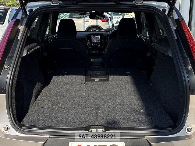 Volvo XC40 2022-12 8528087-26