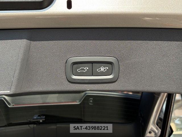 Volvo XC40 2022-12 8528087-27