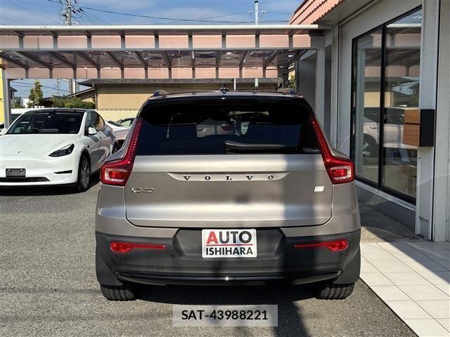 Volvo XC40 2022-12 8528087-3