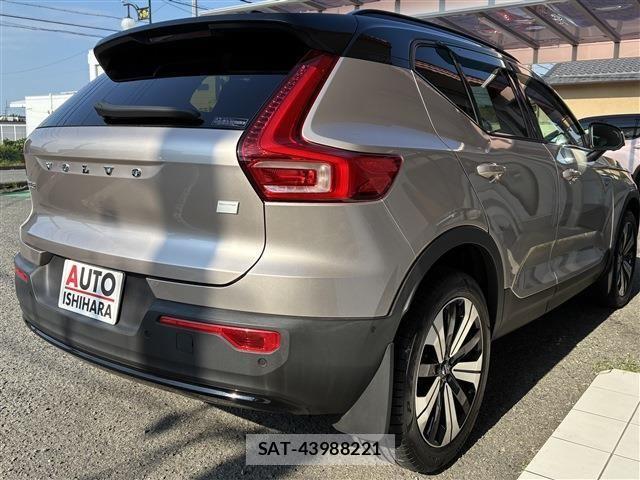 Volvo XC40 2022-12 8528087-4