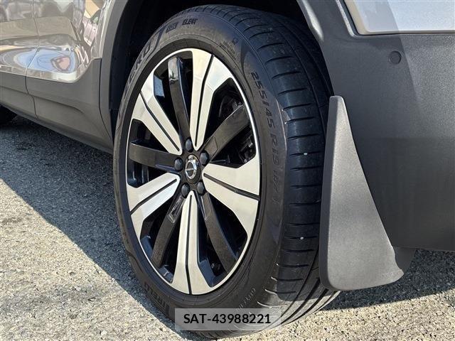 Volvo XC40 2022-12 8528087-7