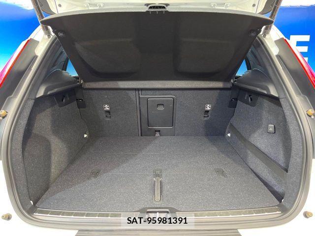 Volvo XC40 2019-11 8528086-10