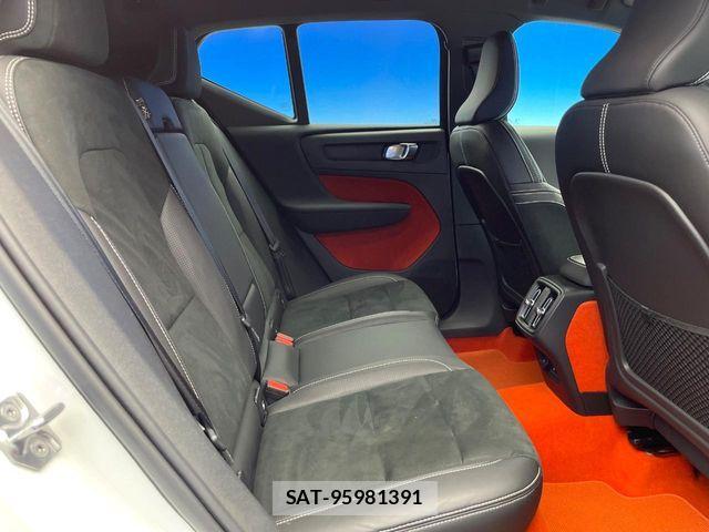 Volvo XC40 2019-11 8528086-7
