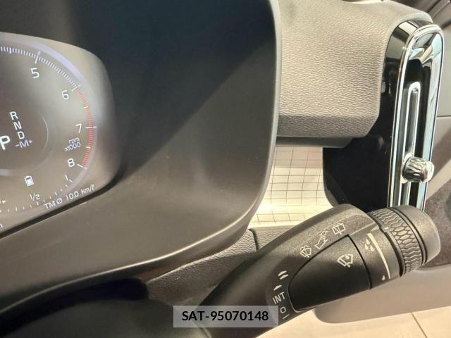 Volvo XC40 2021-11 8564010-14