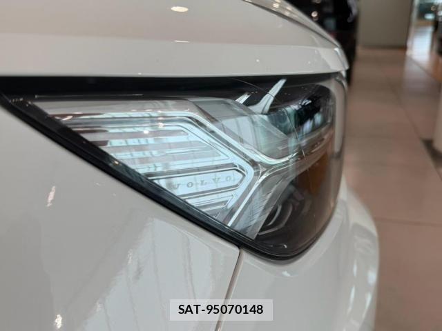 Volvo XC40 2021-11 8564010-15