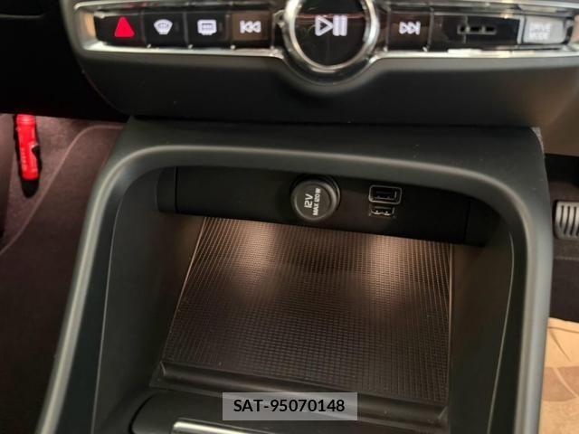 Volvo XC40 2021-11 8564010-22