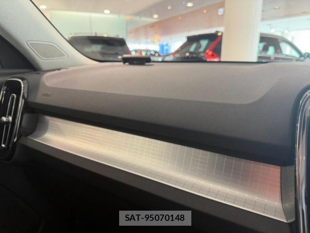 Volvo XC40 2021-11 8564010-25