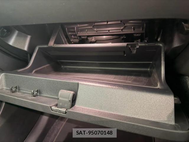 Volvo XC40 2021-11 8564010-26