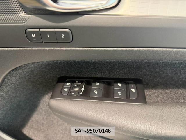 Volvo XC40 2021-11 8564010-28