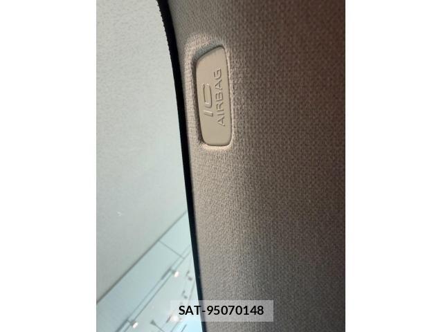 Volvo XC40 2021-11 8564010-6