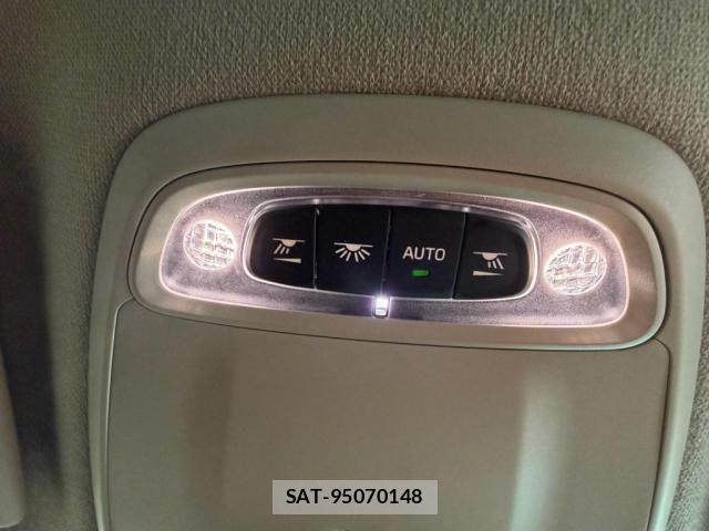 Volvo XC40 2021-11 8564010-7
