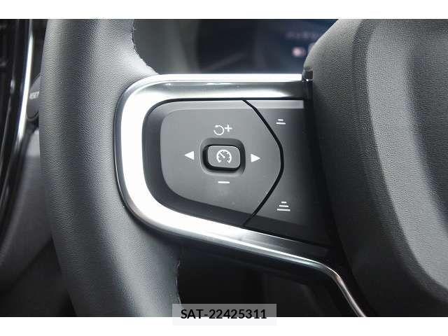 Volvo XC40 2023-07 8564008-12